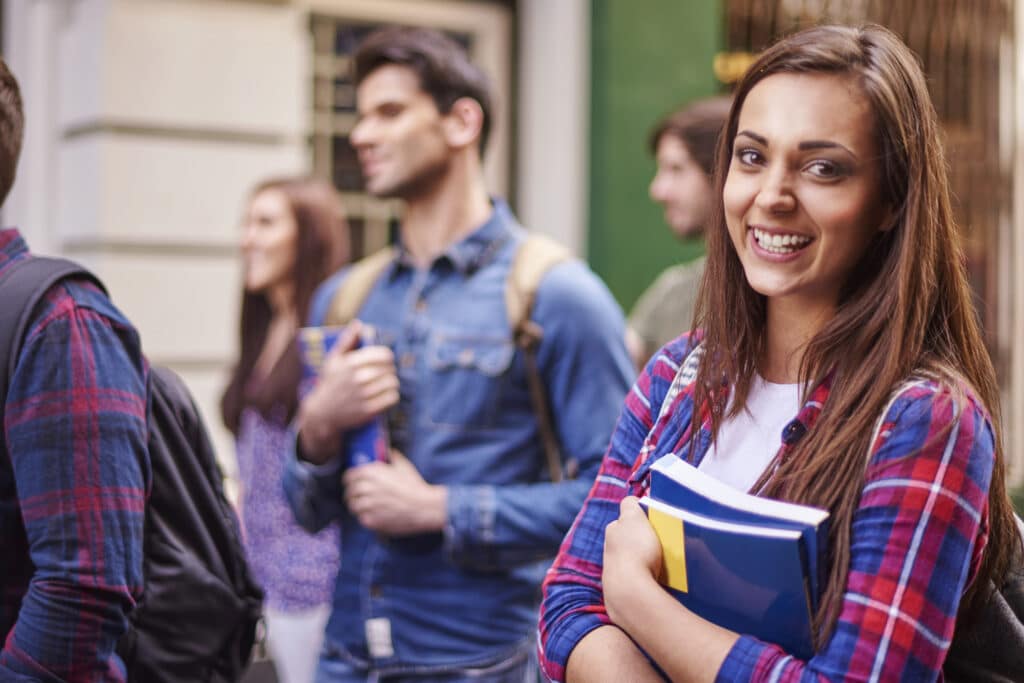 Adolescente satisfaite de son séjour linguistique à Londres.